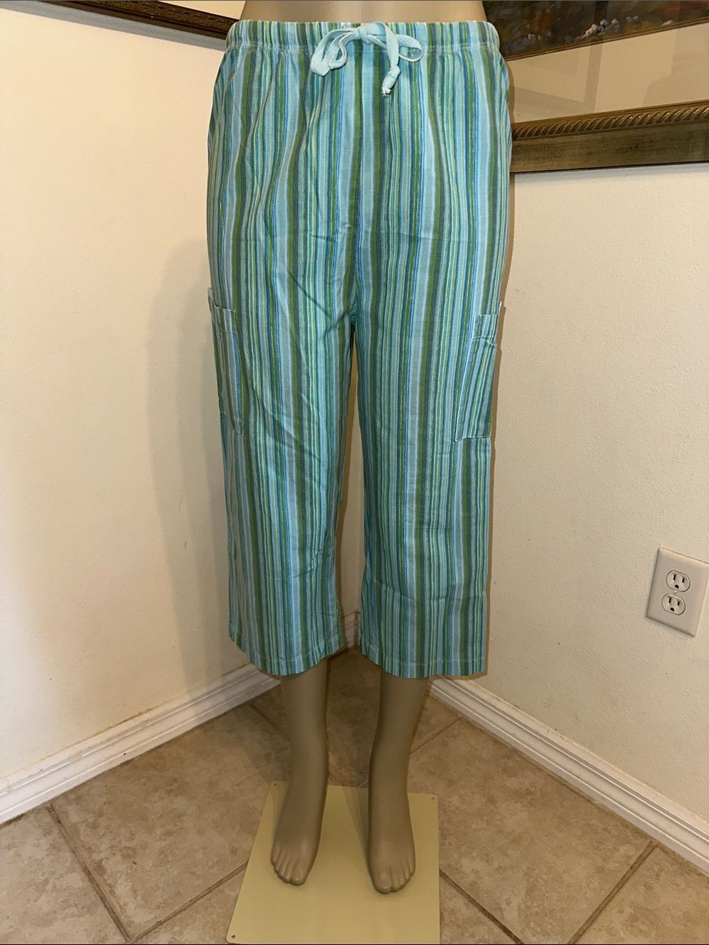 Fresh Produce Light Blue & Green Striped Drawstring Cotton Capri Pants Size MED